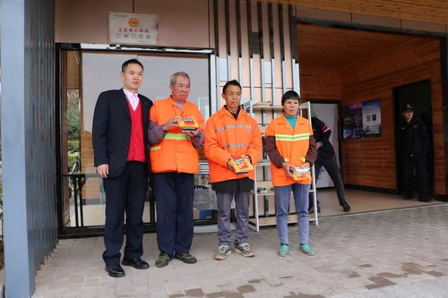 新時代文明實踐 東城企業(yè)紛紛獻愛心,這個愛心柜又滿了